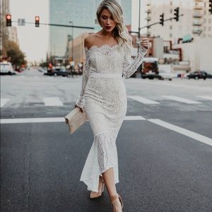 White lace trumpet dress